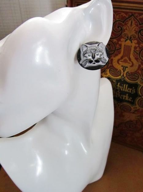 画像4: 猫の顔(黒に白、緑目)のイヤリング